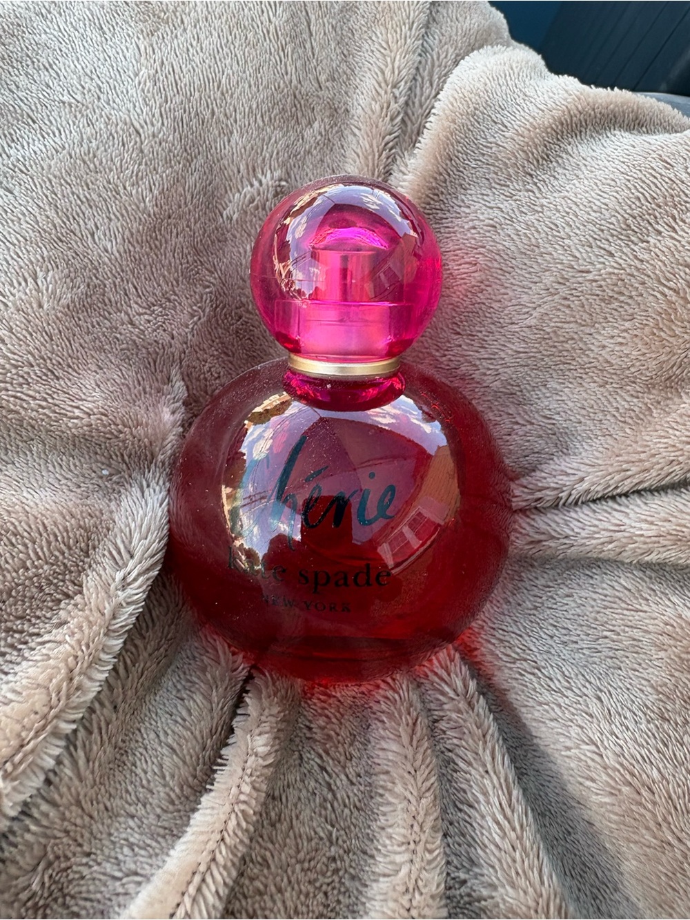 kate spade hot pink round bottle with gold accent. LR-1/8 new no box